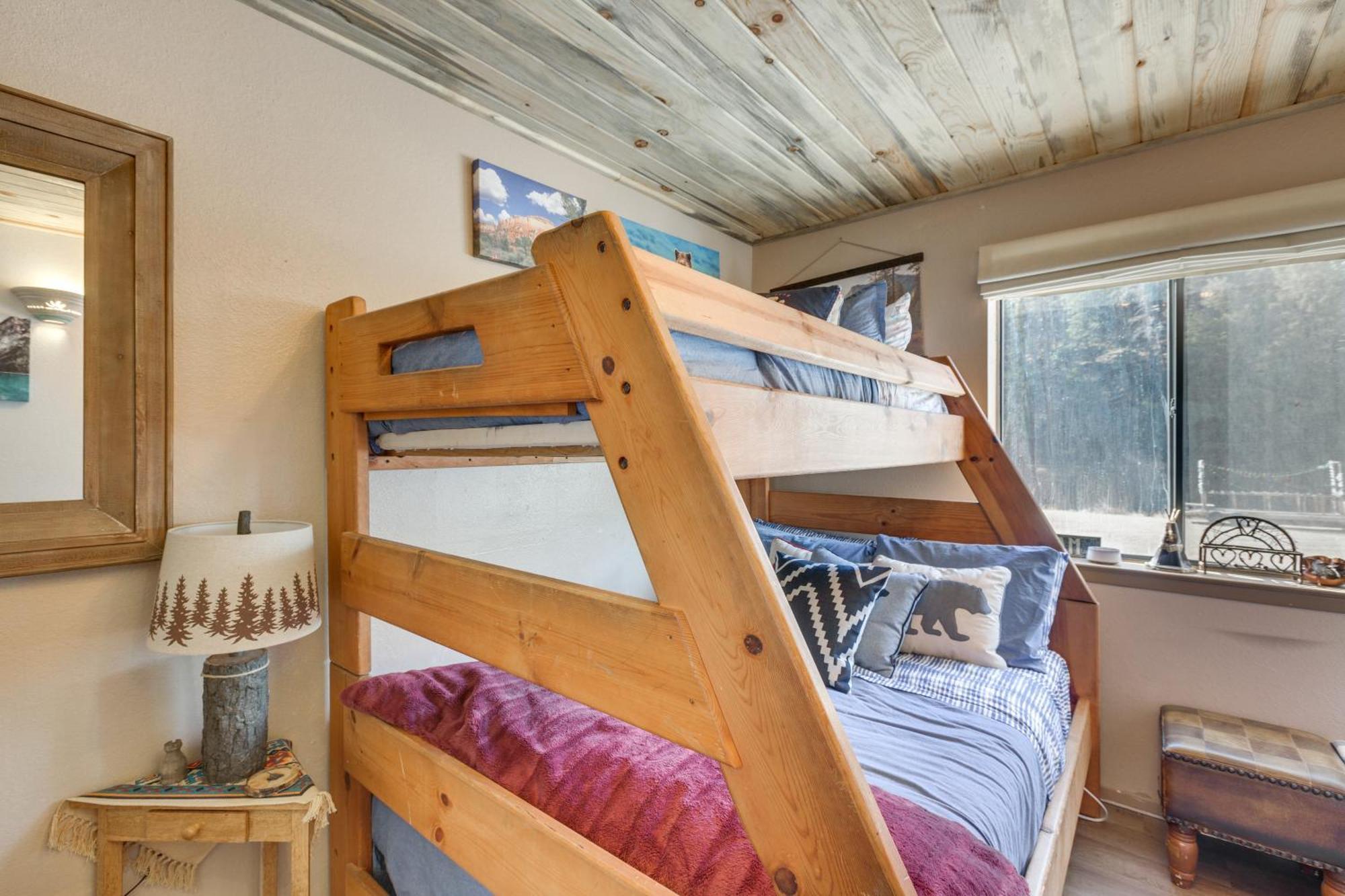 Ski-In Red River Retreat Balcony, Mountain Views! エクステリア 写真