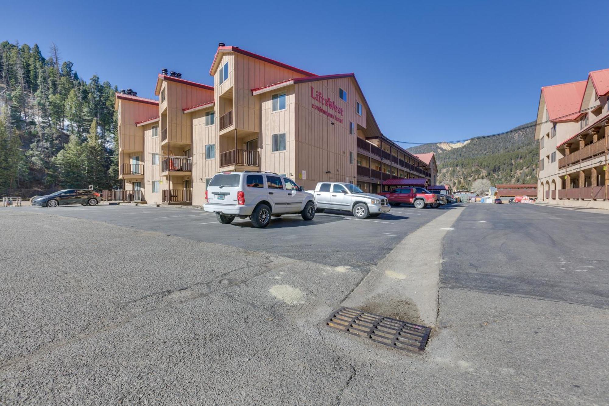 Ski-In Red River Retreat Balcony, Mountain Views! エクステリア 写真