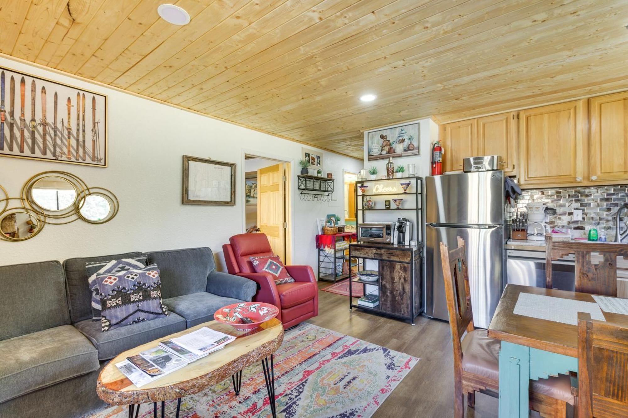 Ski-In Red River Retreat Balcony, Mountain Views! エクステリア 写真