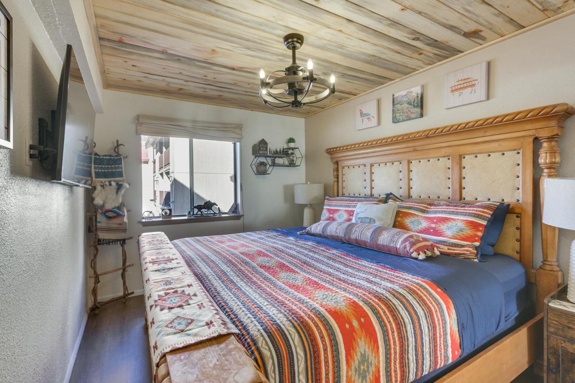 Ski-In Red River Retreat Balcony, Mountain Views! エクステリア 写真