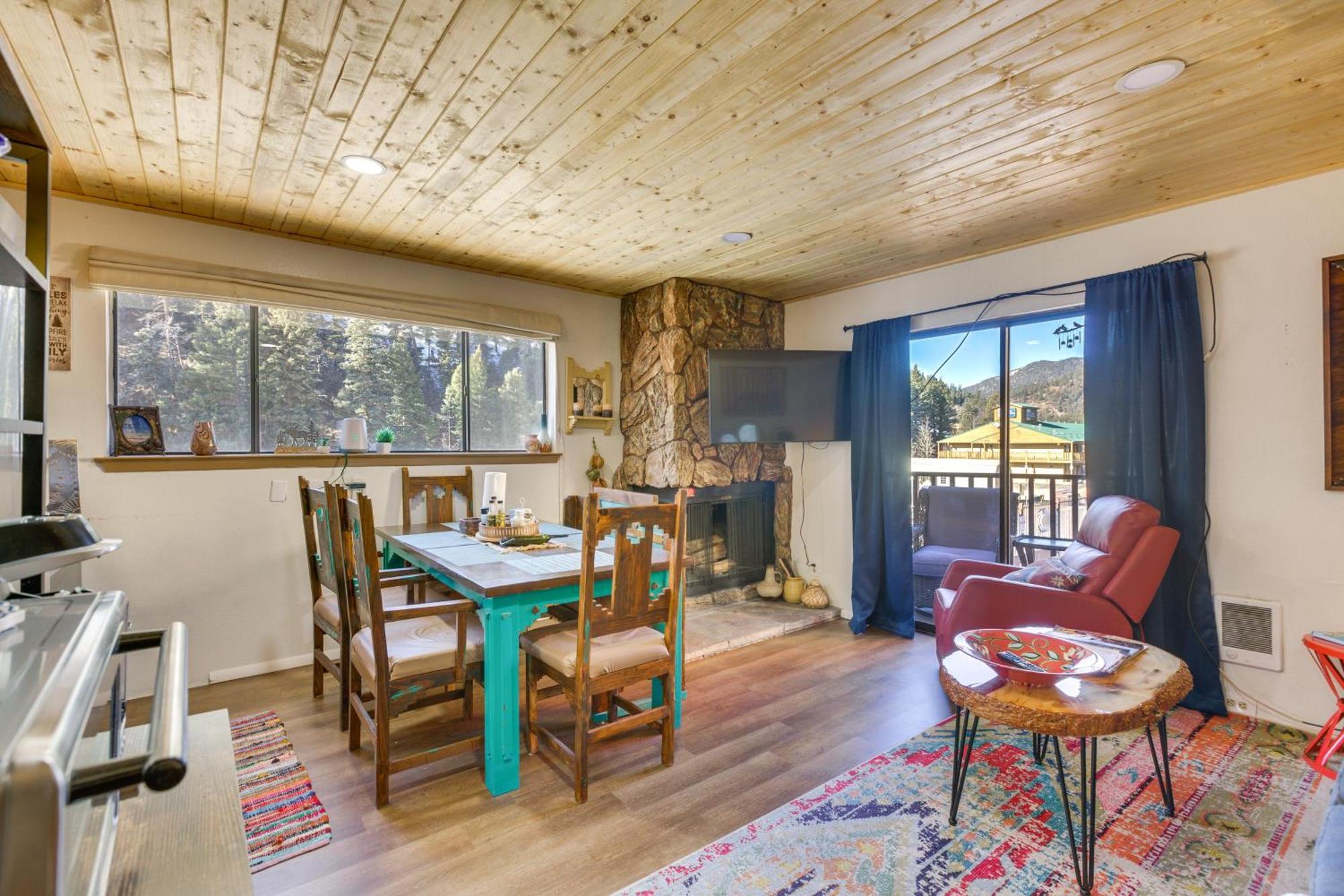 Ski-In Red River Retreat Balcony, Mountain Views! エクステリア 写真