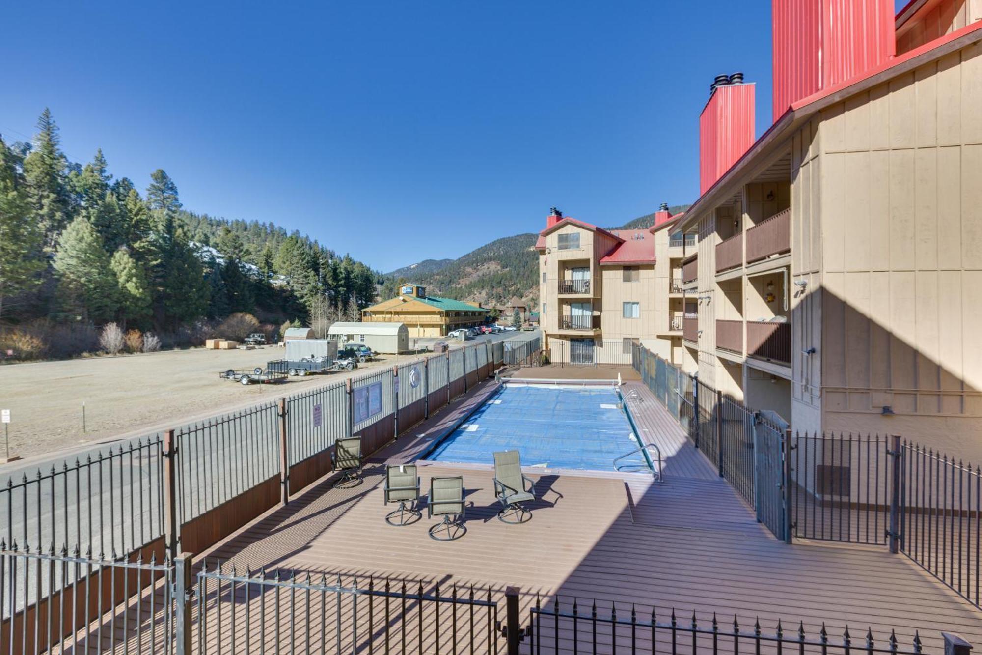 Ski-In Red River Retreat Balcony, Mountain Views! エクステリア 写真